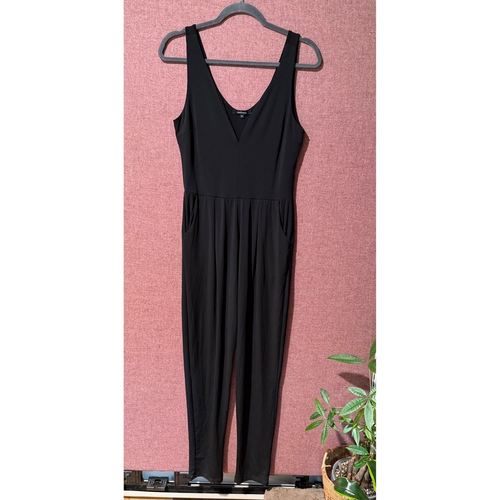 Ambiance Black Sleeveless Jumpsuit M V Neck Stretch Pockets‎ Casual Minimalist